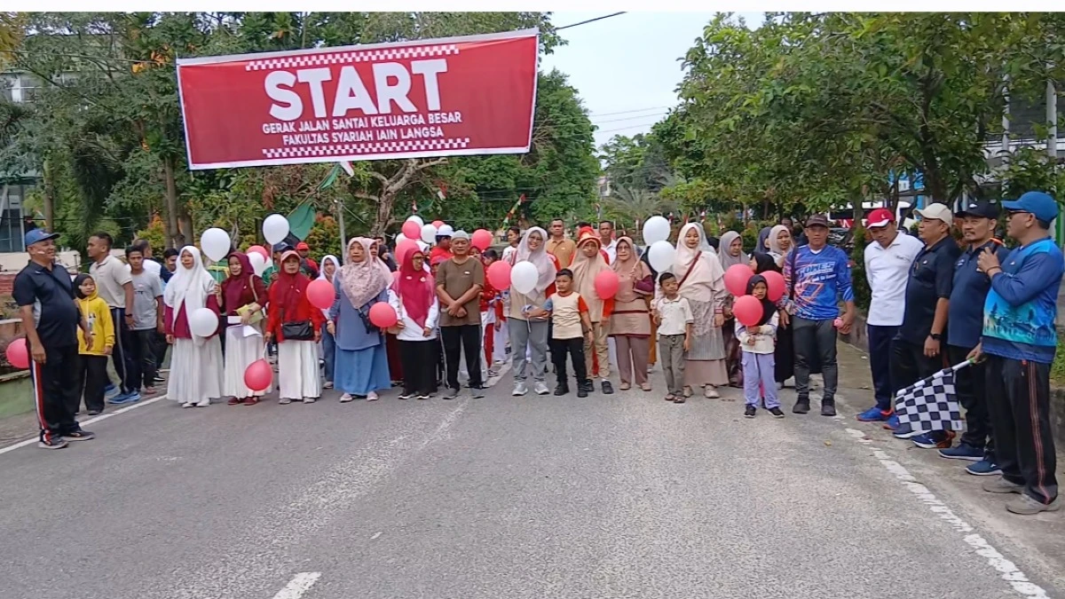 Rektor IAIN Langsa Lepas Jalan Santai Fakultas Syariah dalam Semarak Pekan Kemerdekaan